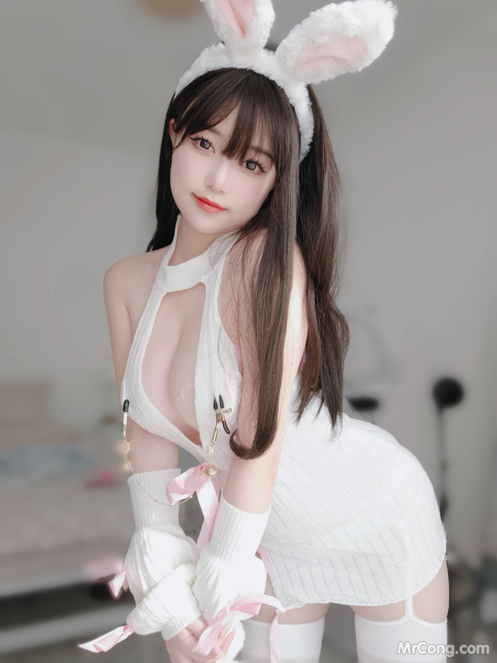 Coser女主K 白丝兔女郎 102 photos - 5