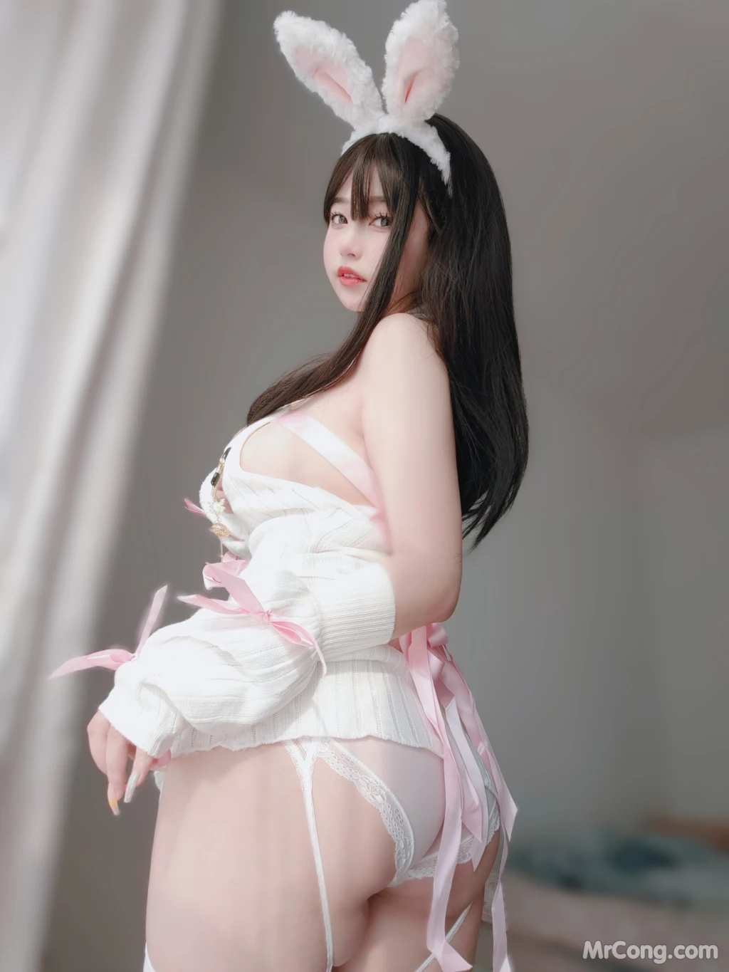 Coser女主K 白丝兔女郎 102 photos - 25