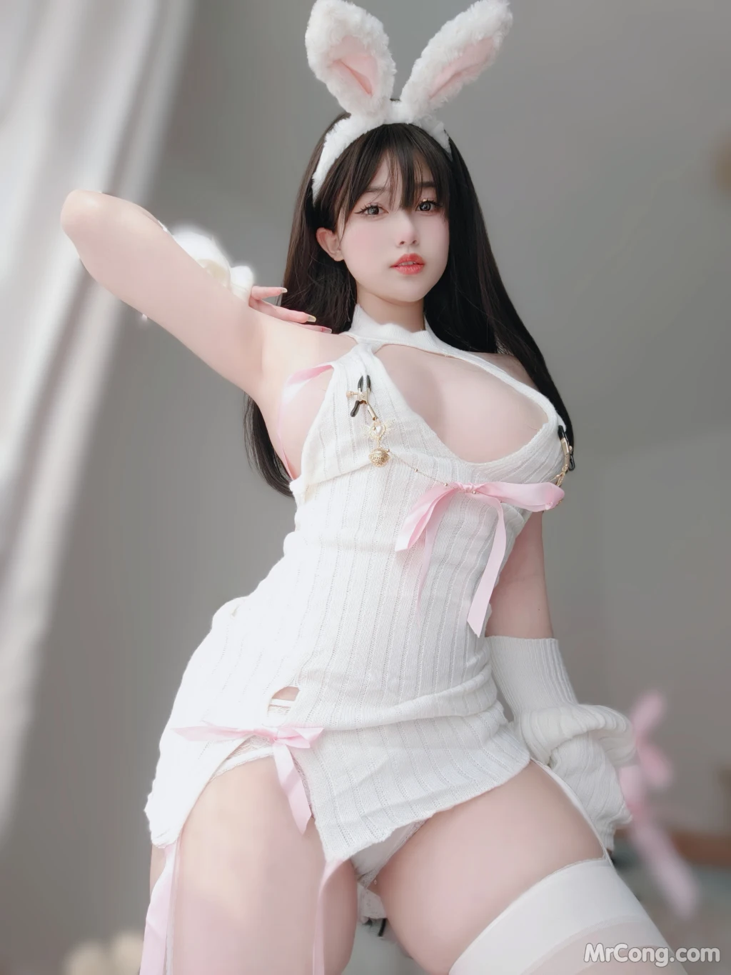 Coser女主K 白丝兔女郎 102 photos - 45