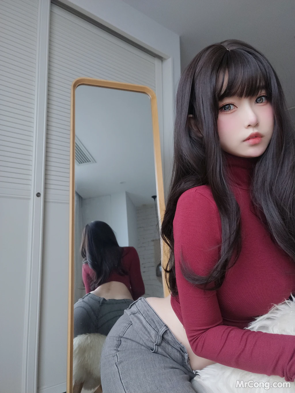 Coser女主K 红色毛衣的丰满妹妹 103 photos - 32