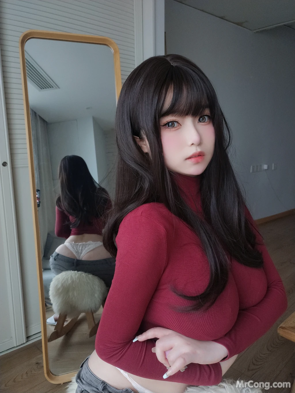 Coser女主K 红色毛衣的丰满妹妹 103 photos - 40