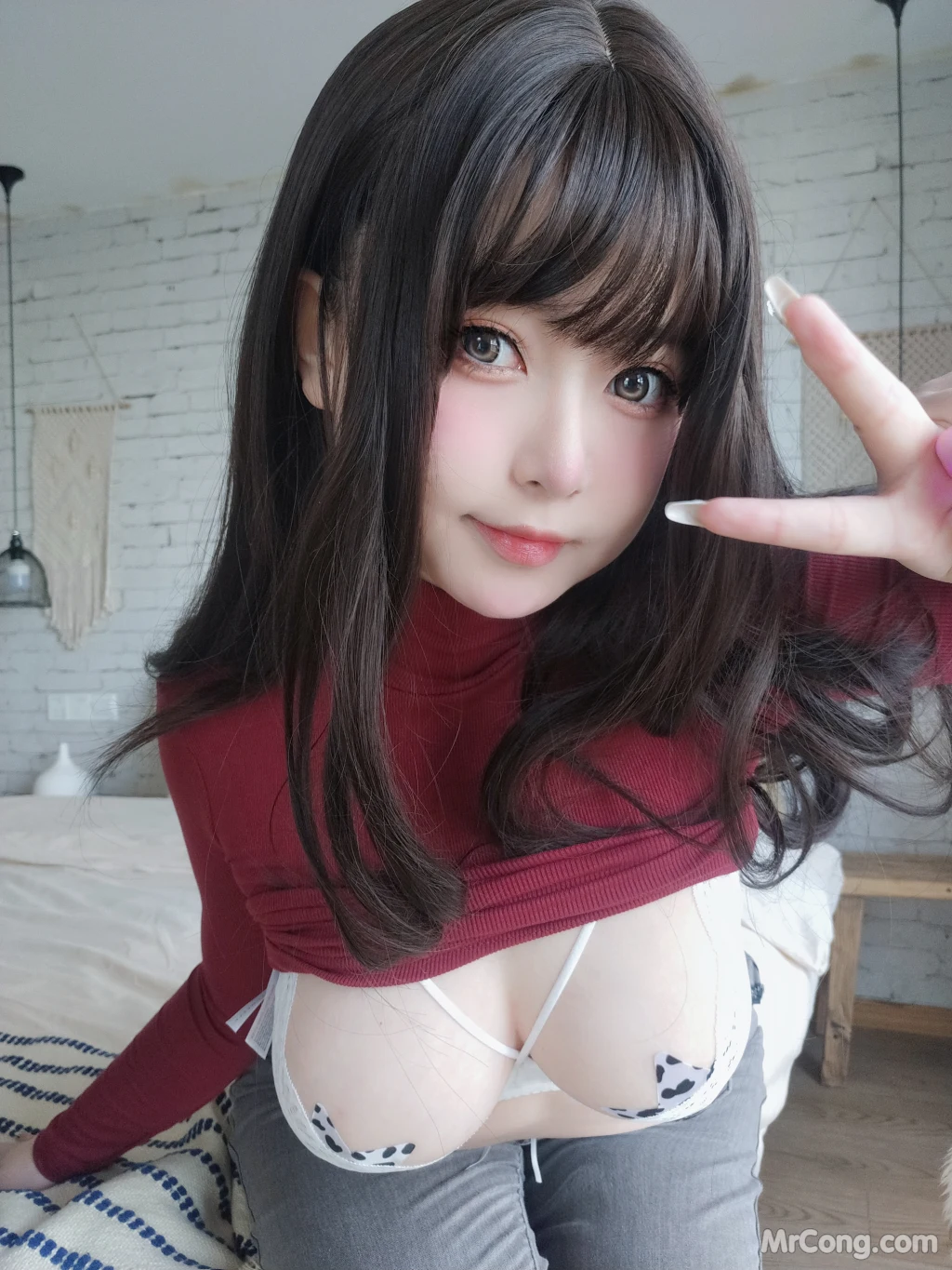 Coser女主K 红色毛衣的丰满妹妹 103 photos - 88