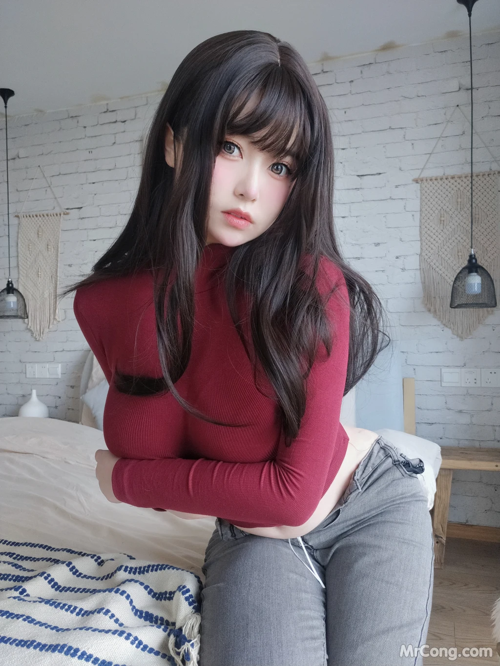 Coser女主K 红色毛衣的丰满妹妹 103 photos - 92