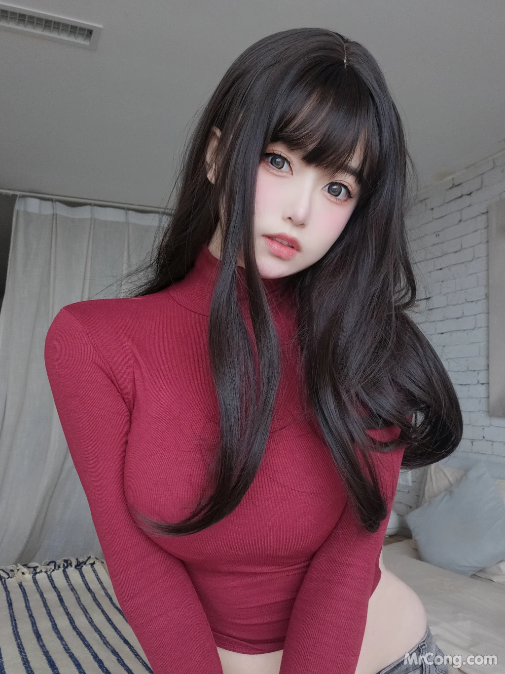 Coser女主K 红色毛衣的丰满妹妹 103 photos - 93