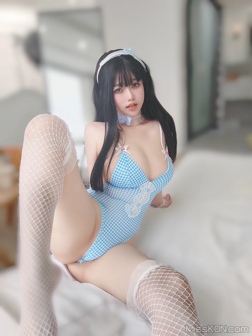 Coser女主K 蓝色泳装女仆 94 photos - 51