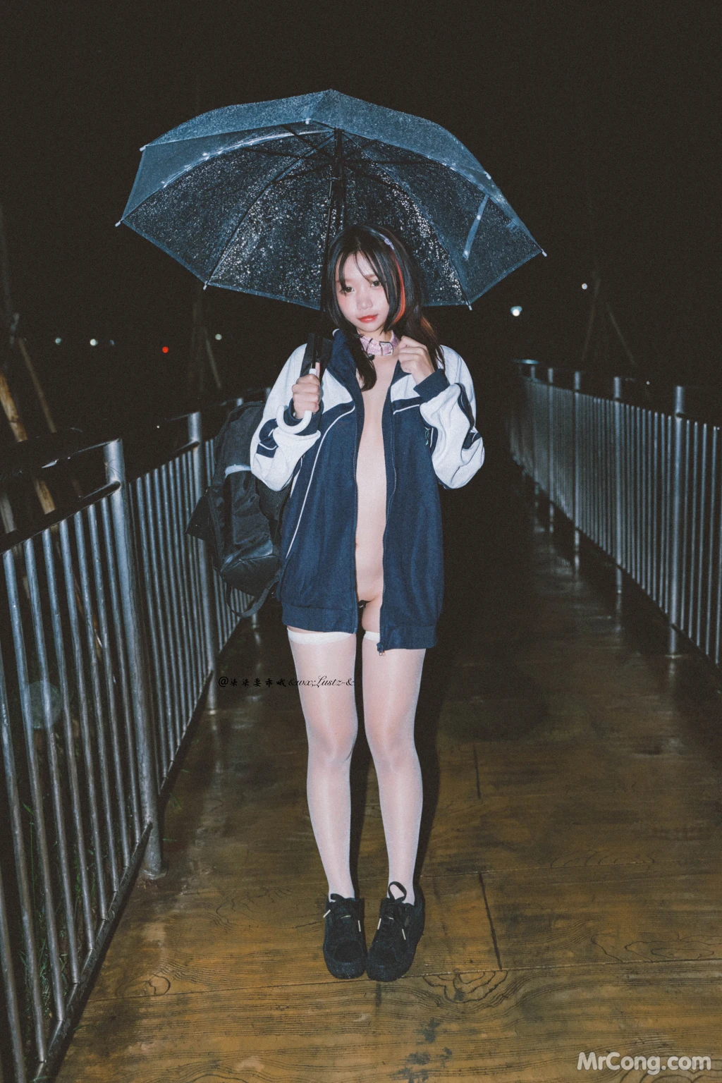 Coser柒柒要乖哦 校服 42 photos - 24