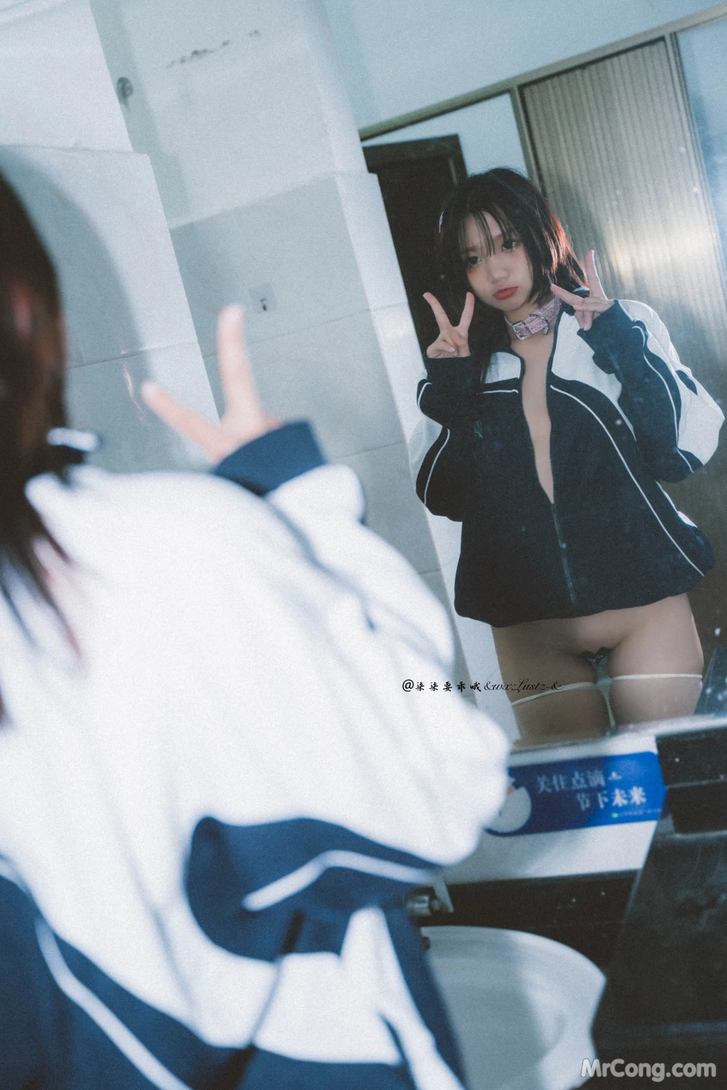 Coser柒柒要乖哦 校服 42 photos - 33