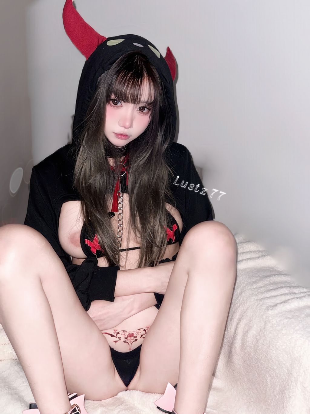 Coser柒柒要乖哦 比基尼油光咖丝 40 photos - 20