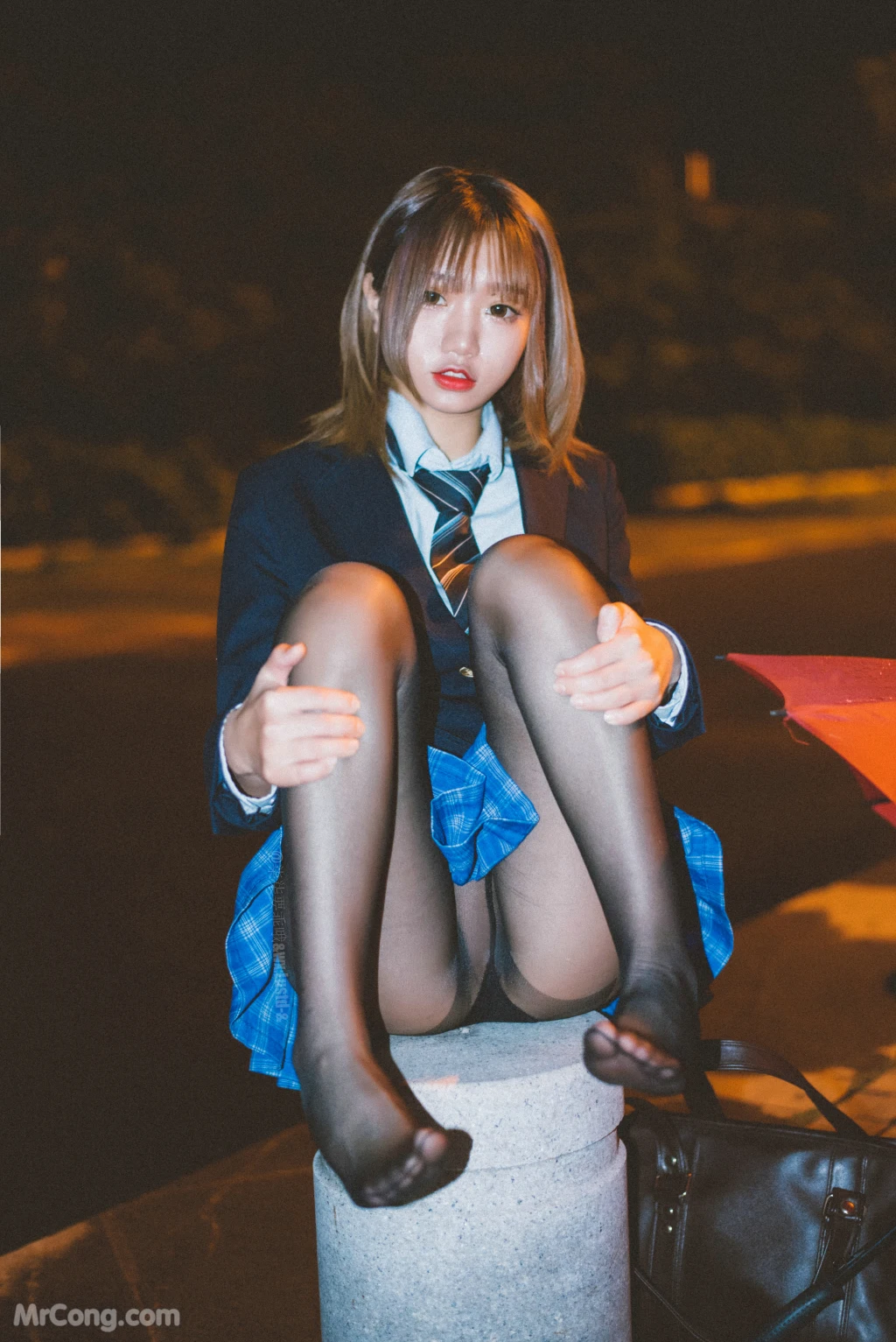 Coser柒柒要乖哦 深夜公园JK 35 photos