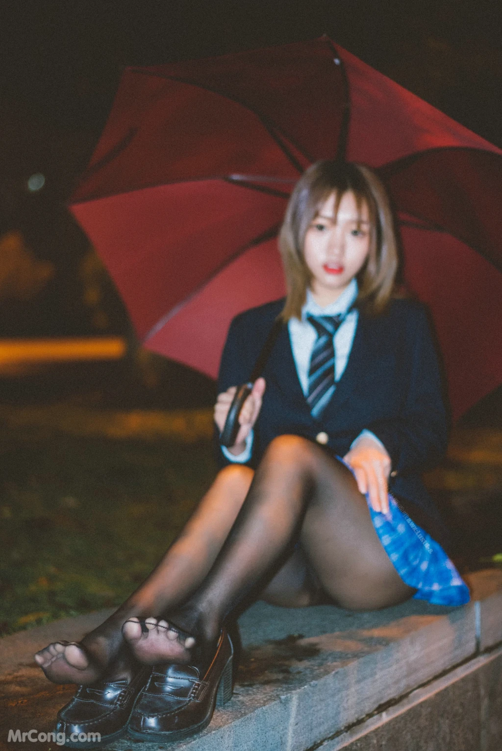 Coser柒柒要乖哦 深夜公园JK 35 photos - 2