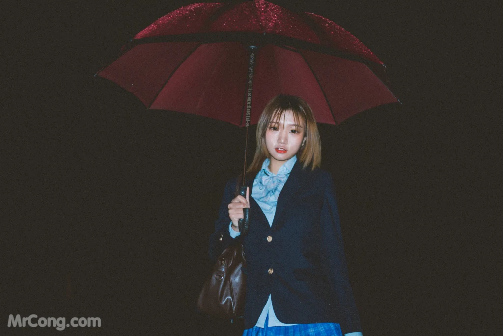 Coser柒柒要乖哦 深夜公园JK 35 photos - 3