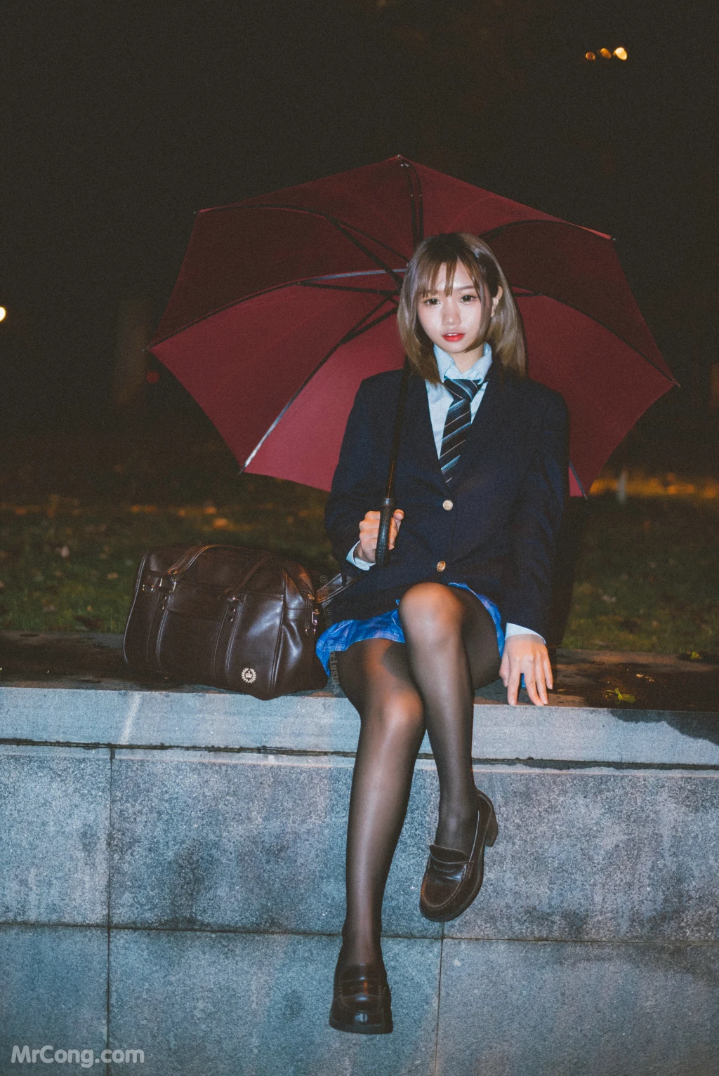 Coser柒柒要乖哦 深夜公园JK 35 photos - 8