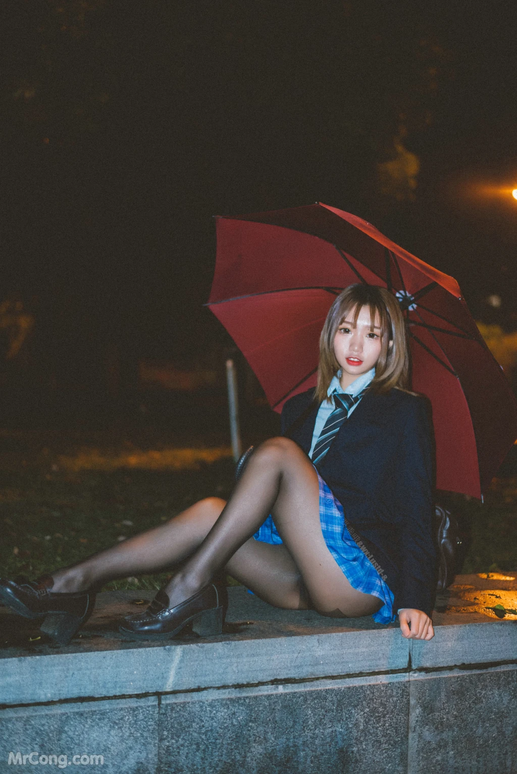 Coser柒柒要乖哦 深夜公园JK 35 photos - 9