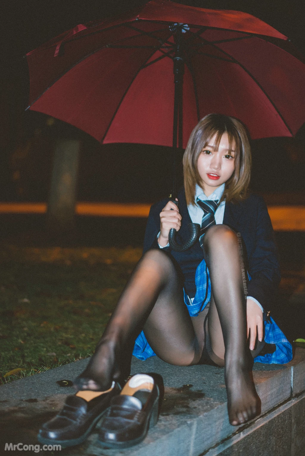 Coser柒柒要乖哦 深夜公园JK 35 photos - 12