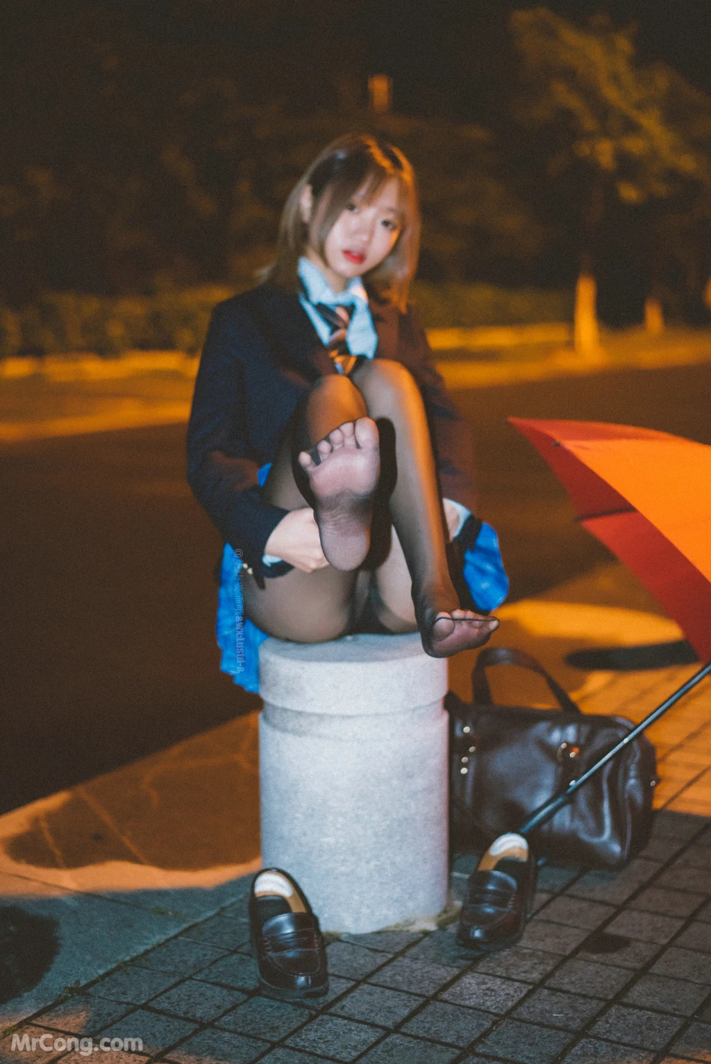 Coser柒柒要乖哦 深夜公园JK 35 photos - 14