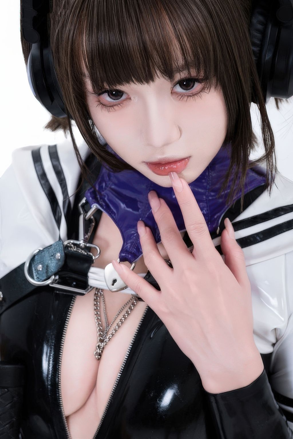 Coser柒柒要乖哦 白棚胶衣 78 photos - 13