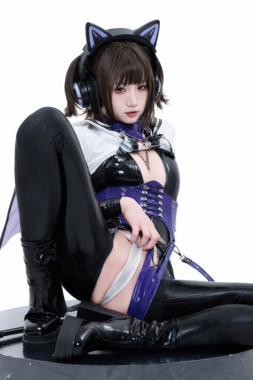 Coser柒柒要乖哦 白棚胶衣 78 photos - 33