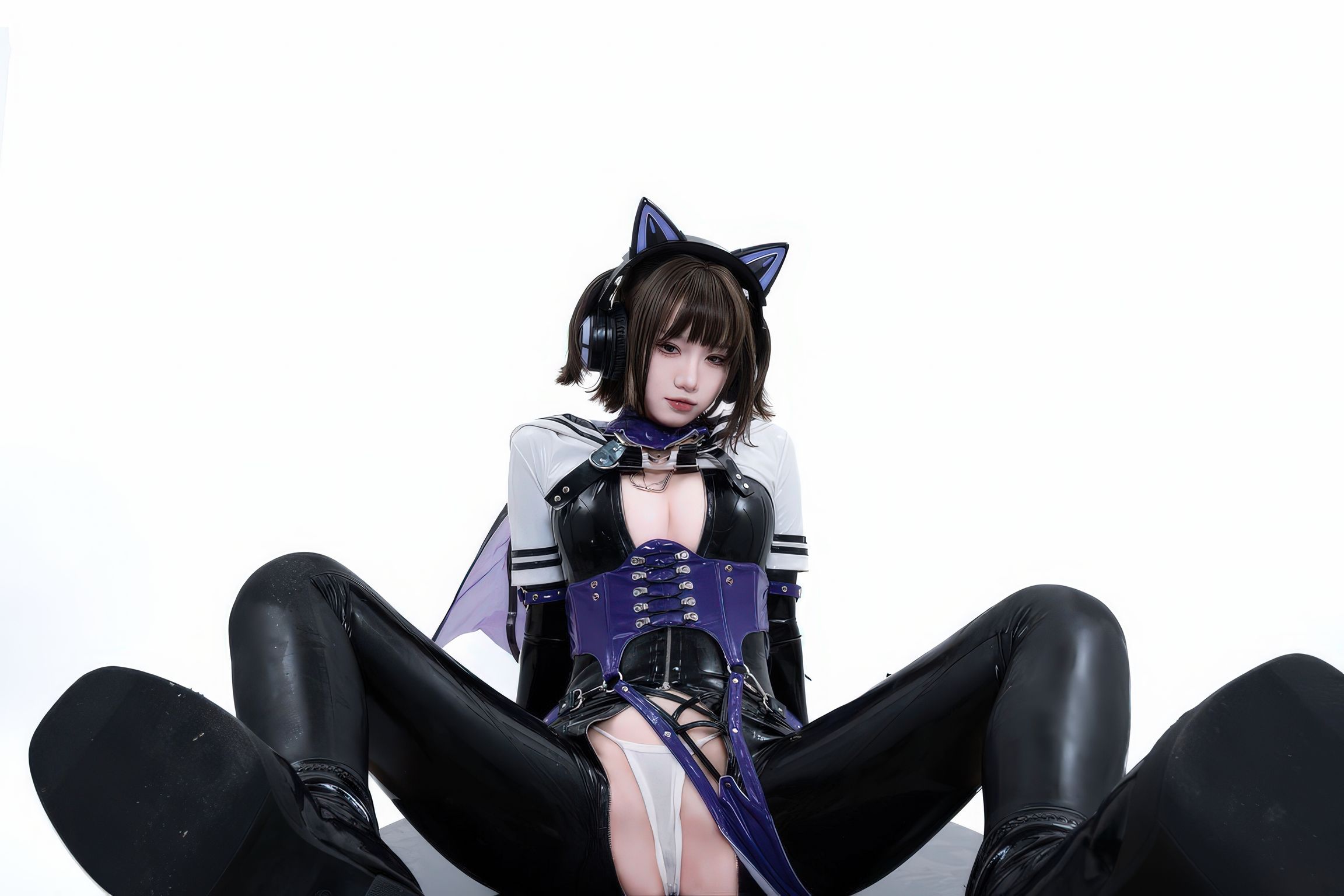 Coser柒柒要乖哦 白棚胶衣 78 photos - 57