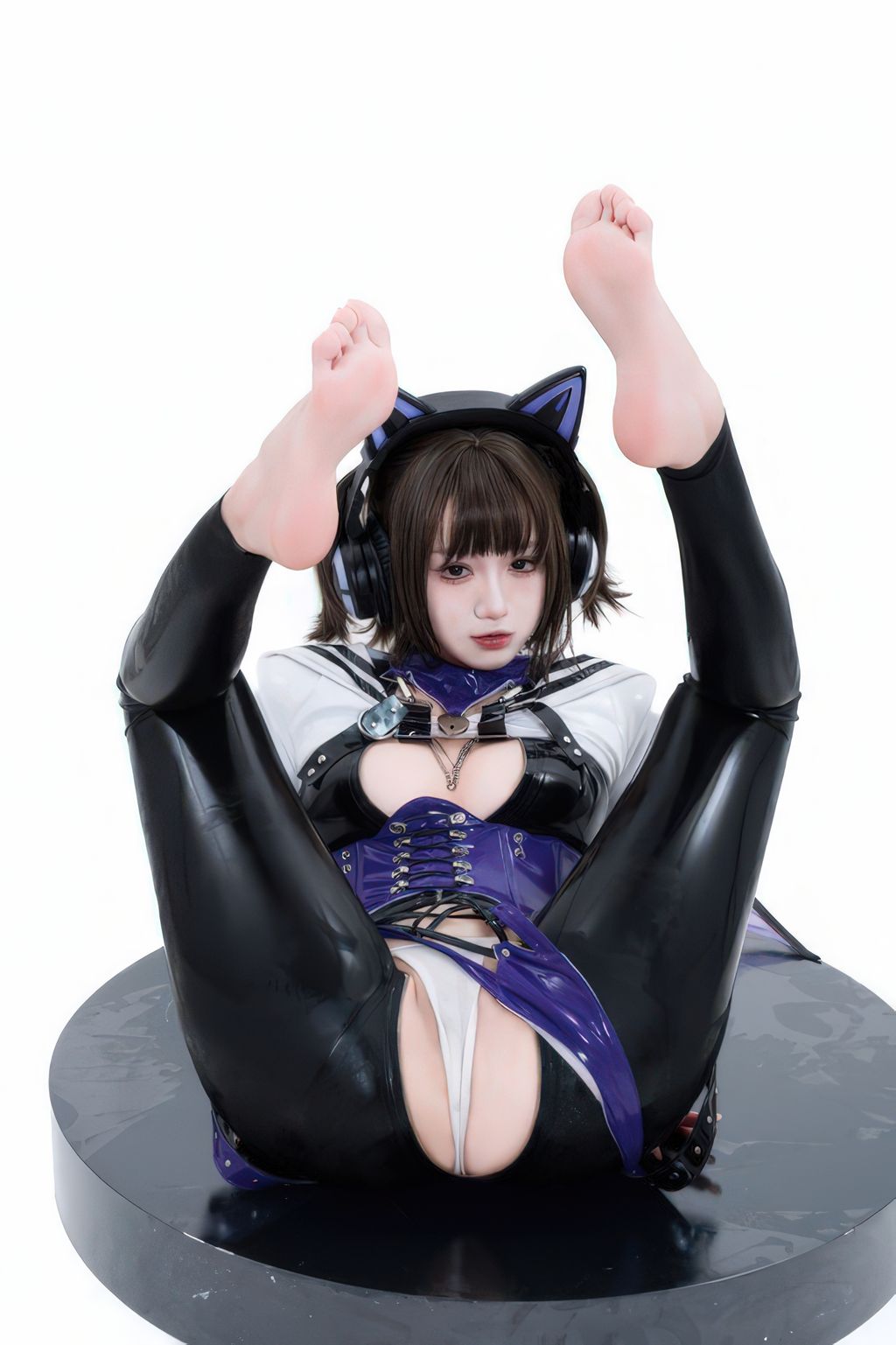 Coser柒柒要乖哦 白棚胶衣 78 photos - 74