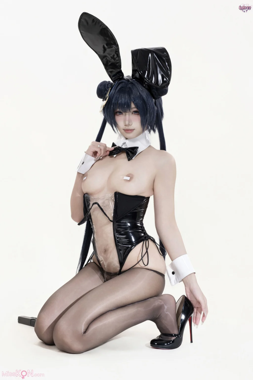 Coser柒柒要乖哦 蔚蓝档案 妃咲兔女郎 26 photos - 15