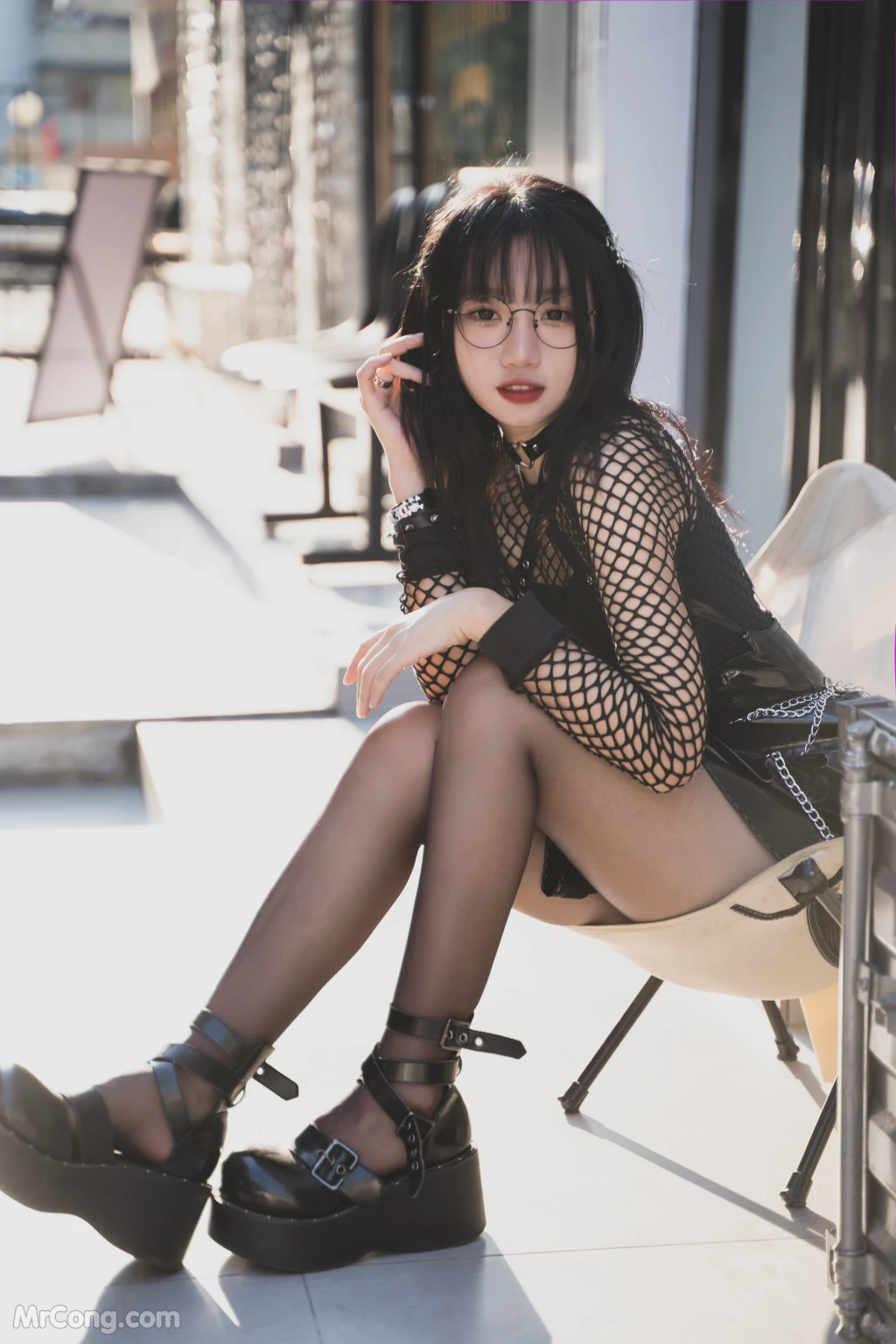 Coser柒柒要乖哦 黑皮裙 17 photos - 6