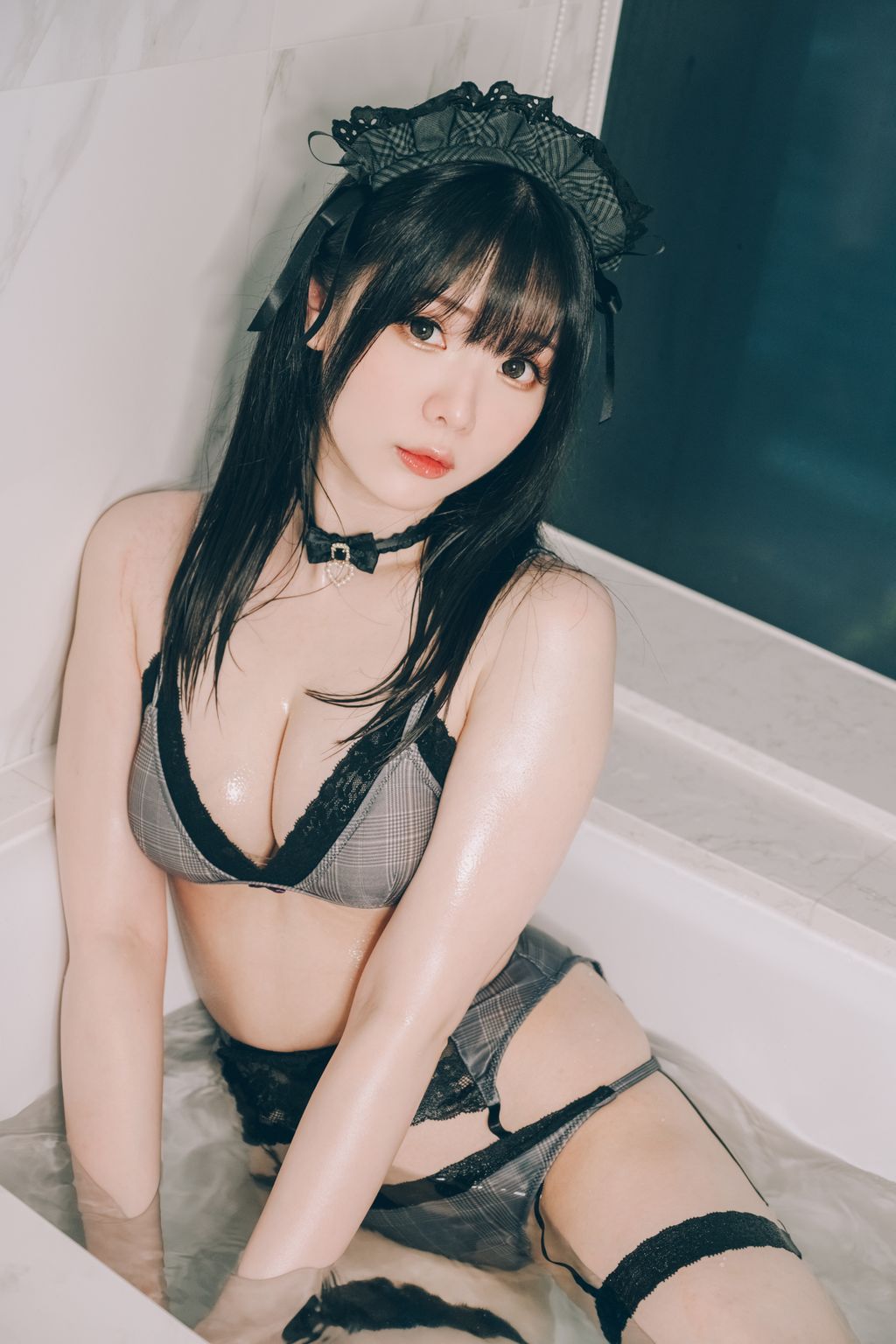Coser霜月shimo 女仆图鉴2 115 photos - 106