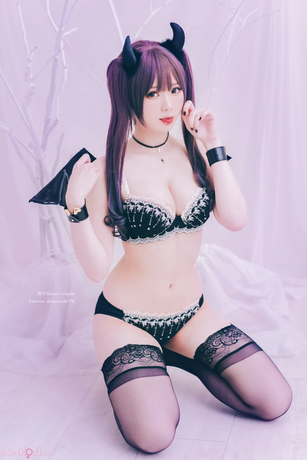 Coser霜月shimo 小恶魔 14 photos