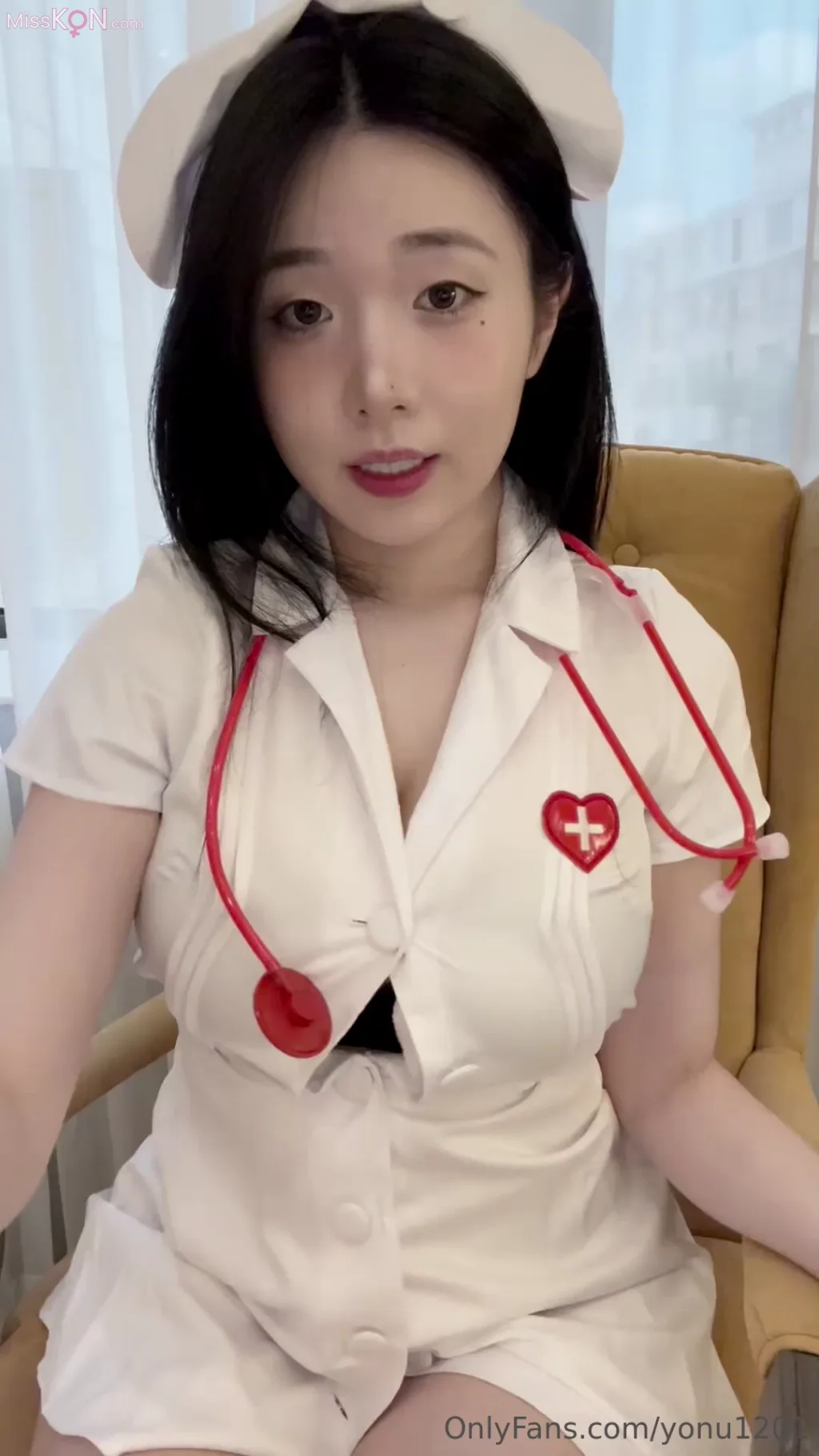 Yeon Woo   6V  18 photos  6 videos - 10