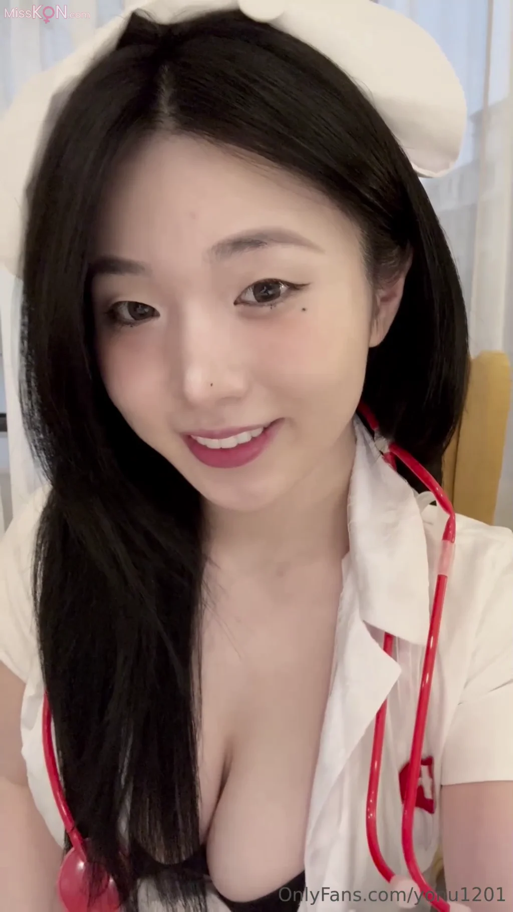 Yeon Woo   6V  18 photos  6 videos - 18