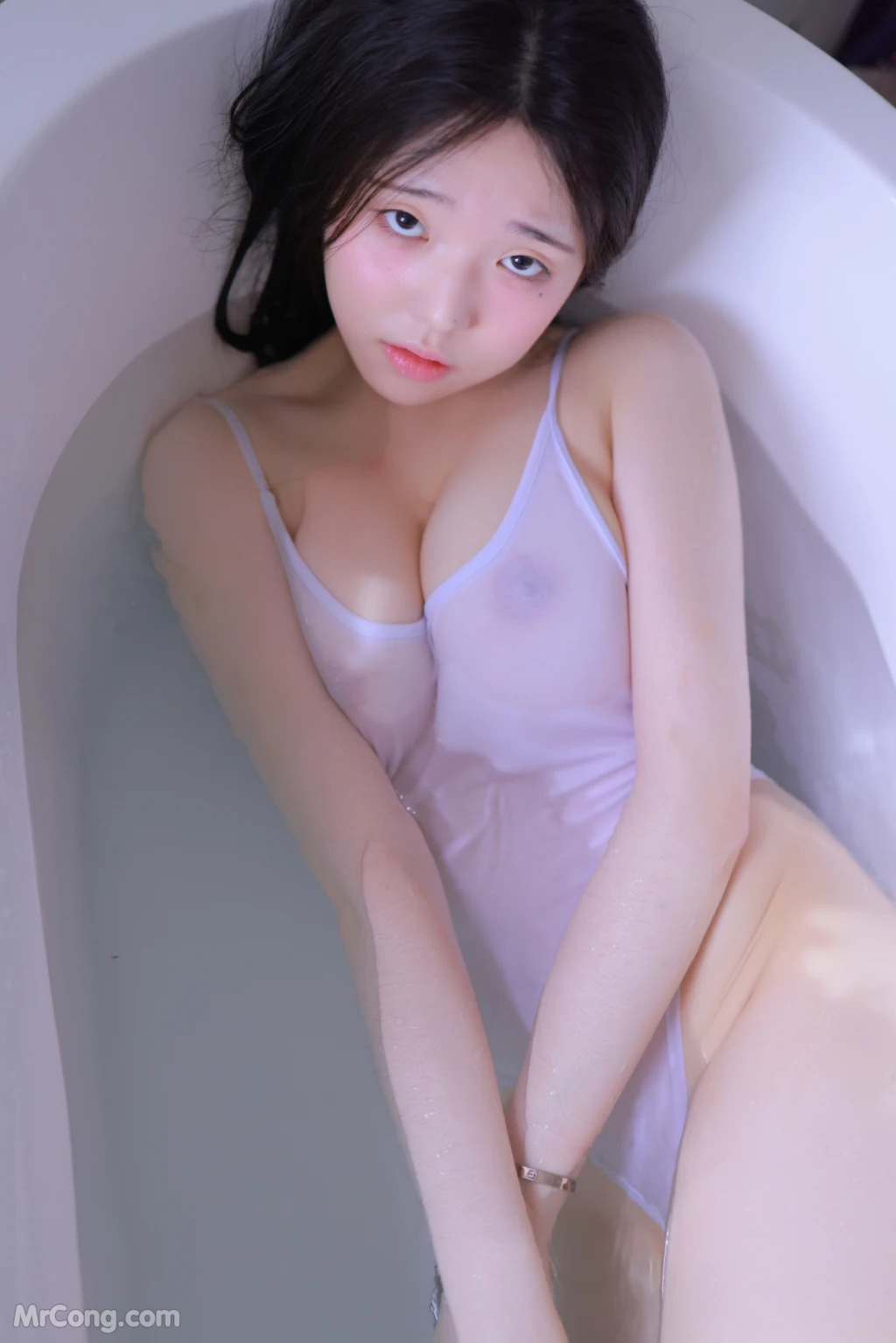 Yeon Woo  Bath Tub 215 photos - 176