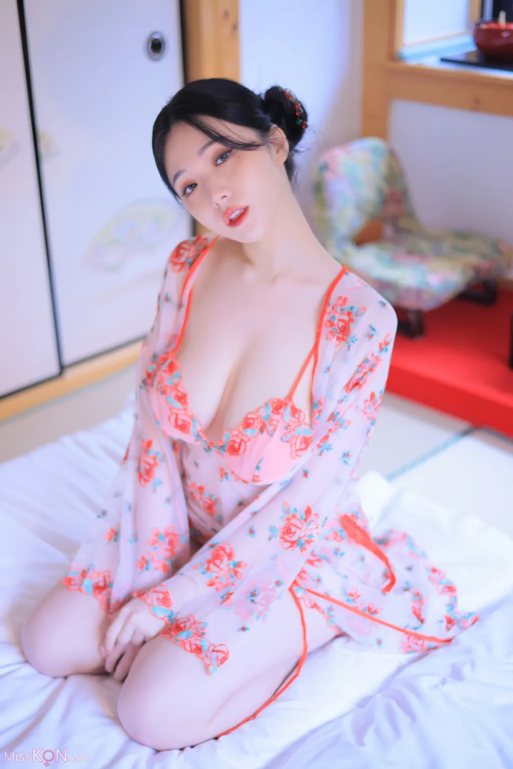 Yeon Woo  Heat 148 photos - 3