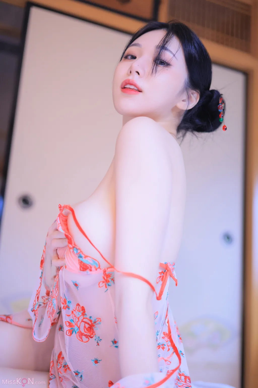 Yeon Woo  Heat 148 photos - 7