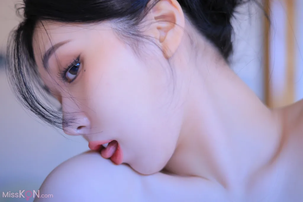 Yeon Woo  Heat 148 photos - 41