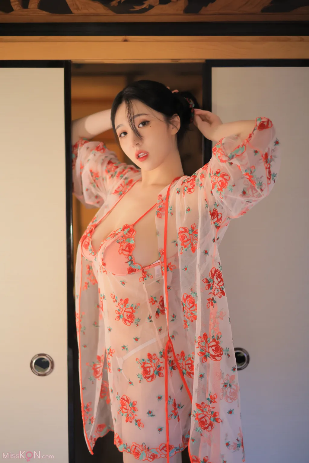Yeon Woo  Heat 148 photos - 44