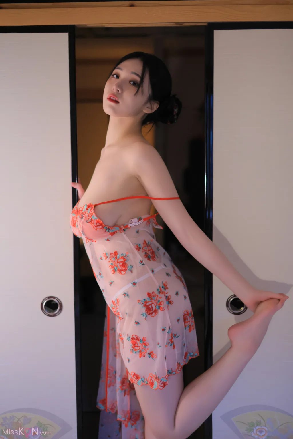 Yeon Woo  Heat 148 photos - 46