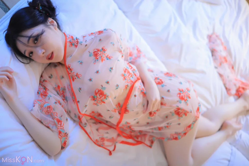 Yeon Woo  Heat 148 photos - 83