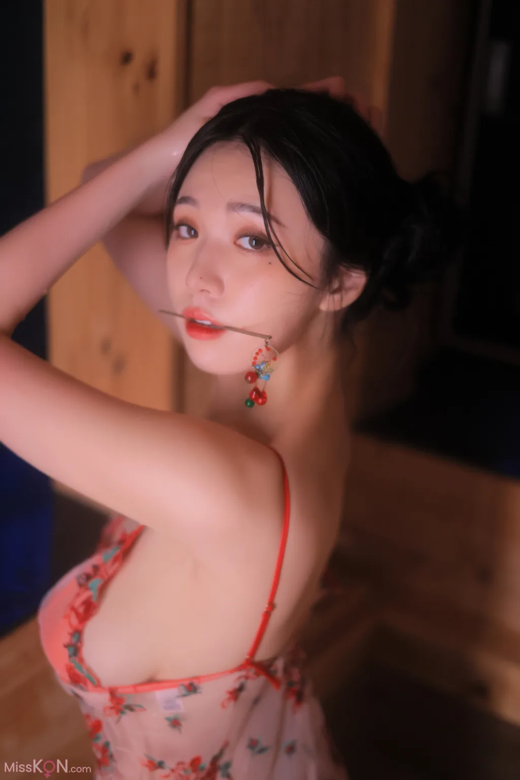 Yeon Woo  Heat 148 photos - 131