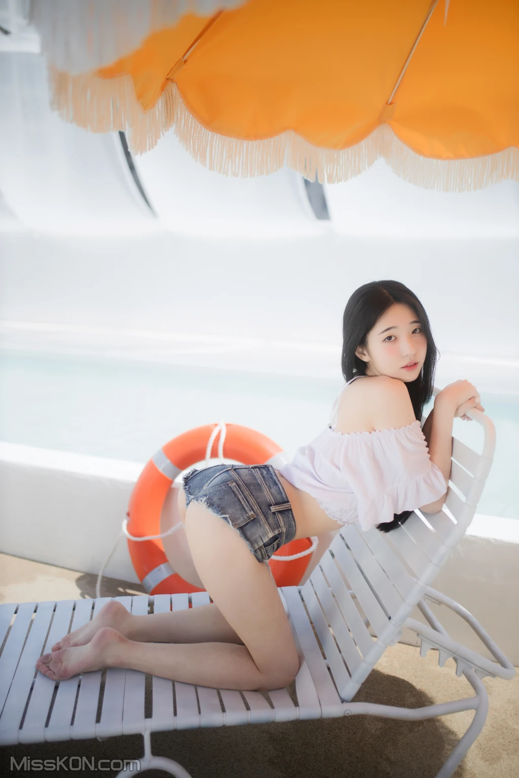 Yeon Woo  Mini Photobook 18 photos - 2