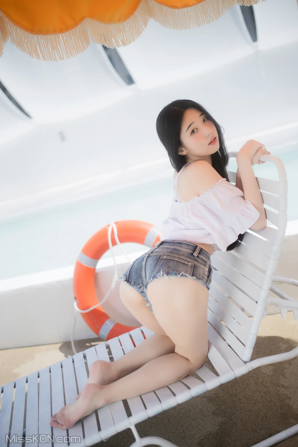 Yeon Woo  Mini Photobook 18 photos - 3