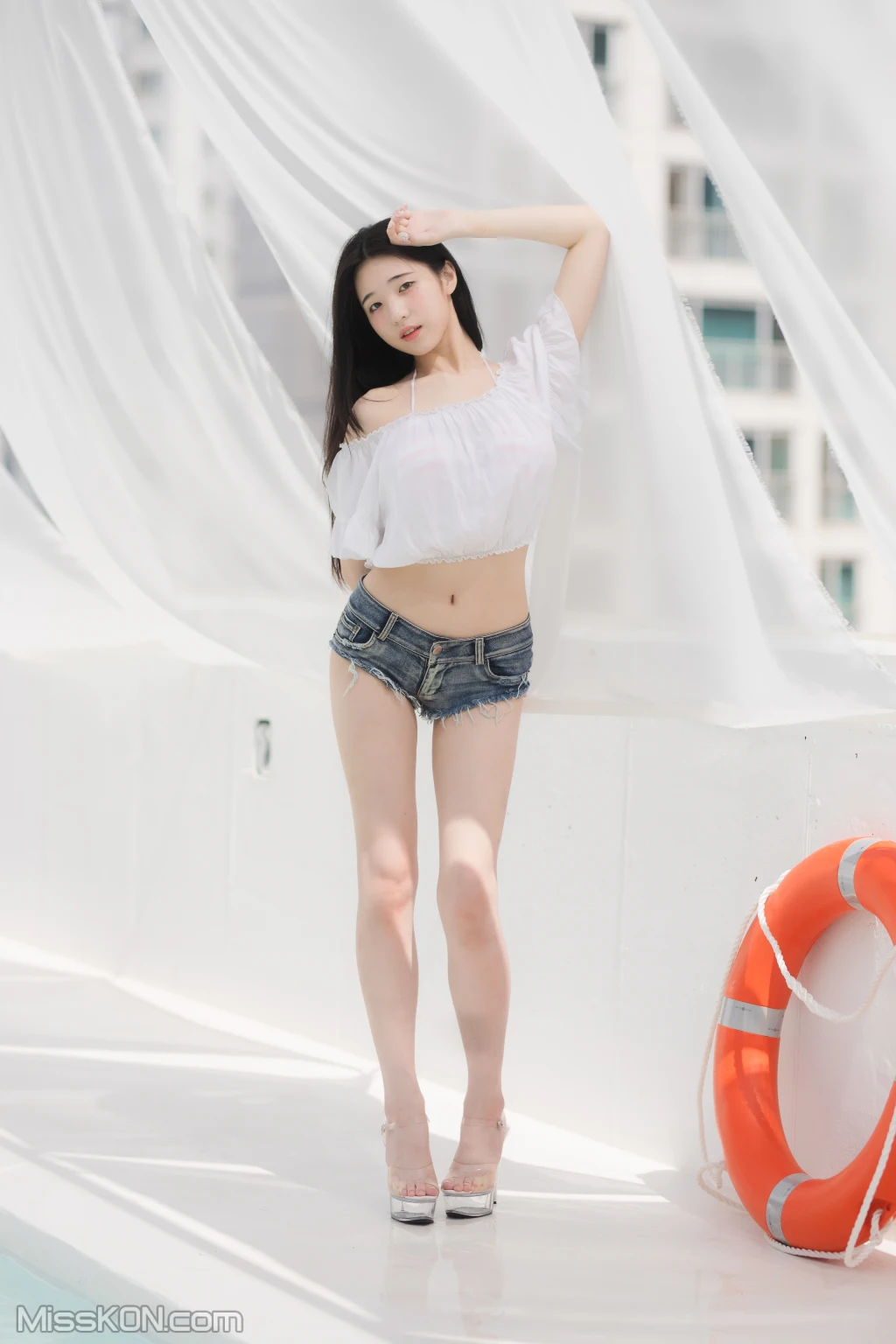 Yeon Woo  Mini Photobook 18 photos - 6
