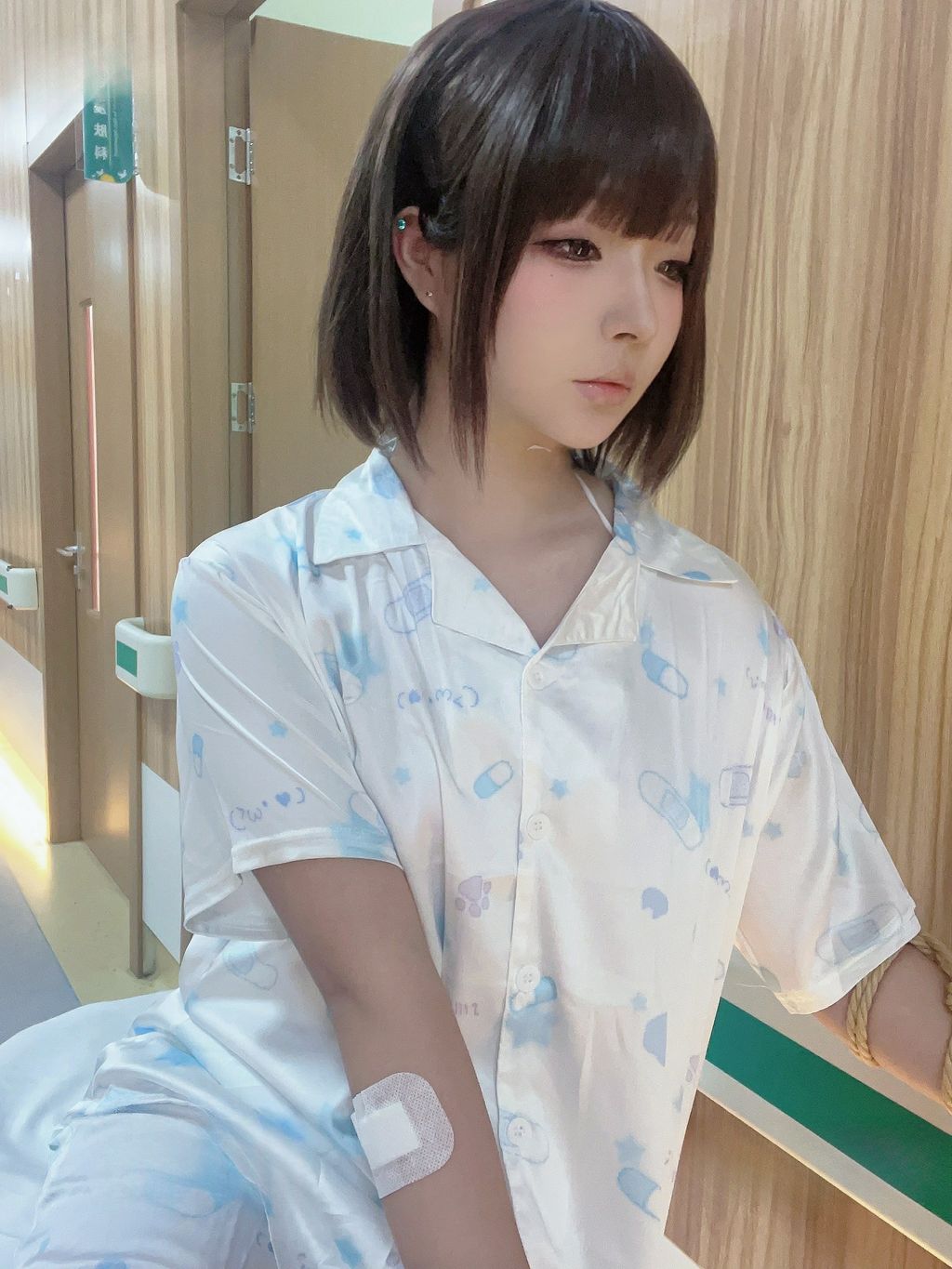 Coseryuuhui玉汇 生病的妹妹 37 photos  2 videos - 32