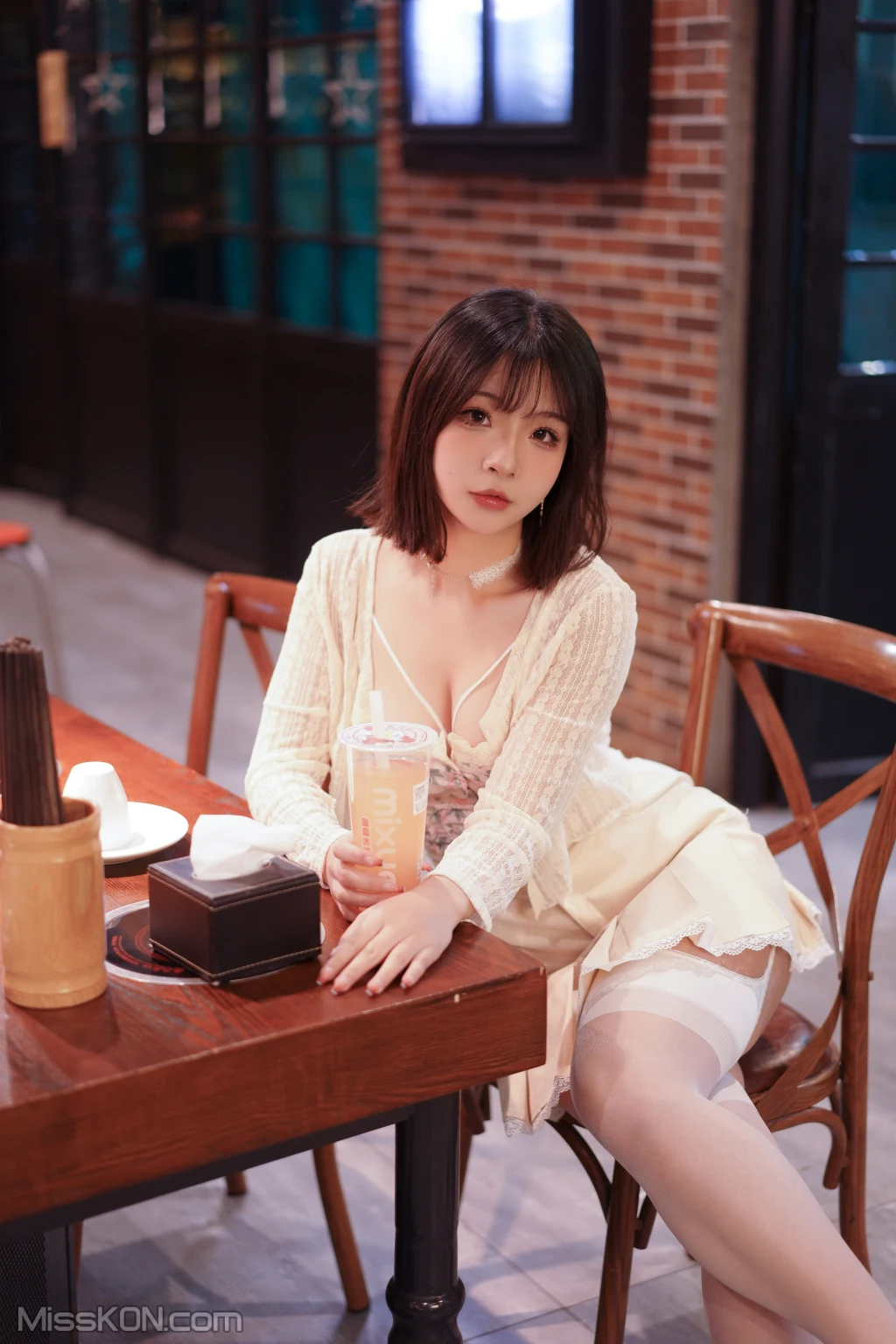 Coseryuuhui玉汇 蕾丝情人 56 photos - 50